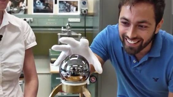 redefininghte kilogram with silicon spheres