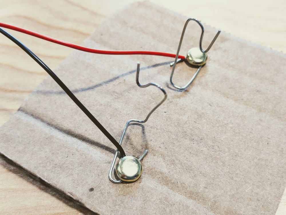 DIY DC motor to learn motors with kids paperclip connection