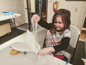 using clear slime to light up LEDs - DIY Conductive slime