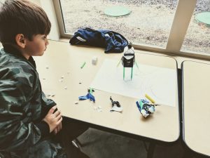 drawing robot motor and battery