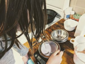 how to make simple slime 1 - mixing ingredients for slime in small bowls