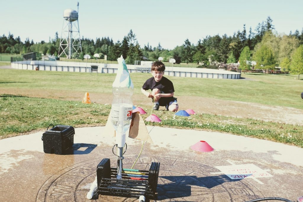 water rocket launcher with soda bottle rocket and fins